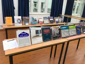 法学院与软件学院联合举办外文原版图书展，助力学术资源国际化